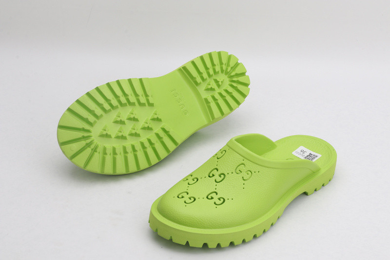 g*u*i sandals low